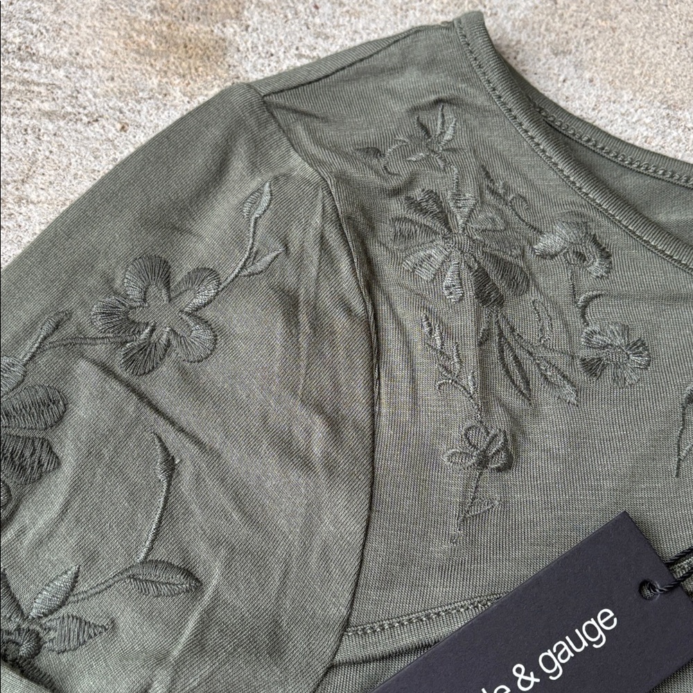 Cable & Gauge Women's Top in Dry Oregano - Picture 9 of 11